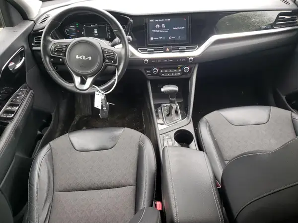 KNDCD3LD5N5541444 2022 KIA NIRO - Image 8