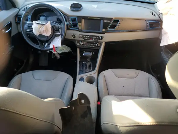 KNDCD3LD6K5334797 2019 KIA NIRO - Image 8