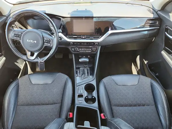 KNDCD3LD6N5546765 2022 KIA NIRO - Image 8