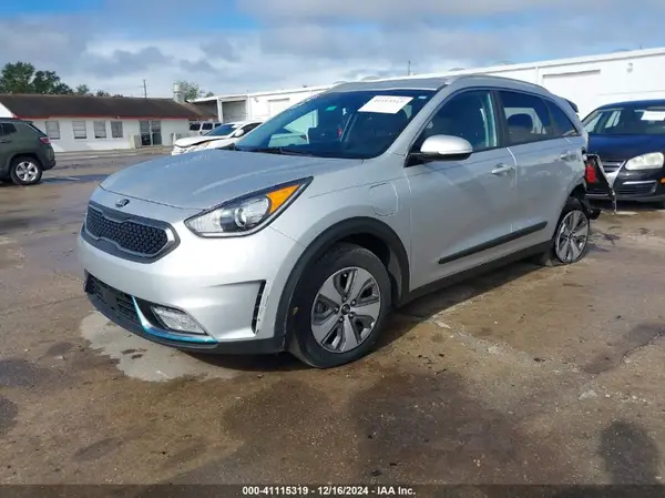 KNDCD3LD7K5236670 2019 KIA NIRO - Image 2