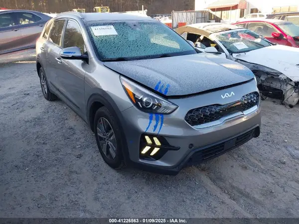 KNDCD3LD7N5527075 2022 KIA NIRO - Image 1