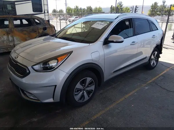 KNDCD3LD8J5139167 2018 KIA NIRO - Image 2