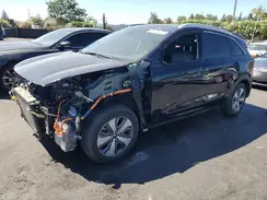 KNDCD3LD8J5205085 2018 KIA NIRO