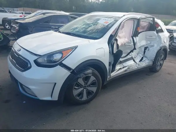 KNDCD3LD8J5206642 2018 KIA NIRO - Image 2