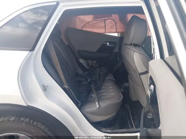 KNDCD3LD8J5206642 2018 KIA NIRO - Image 8