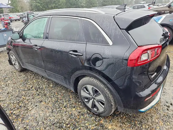 KNDCD3LD8K5290544 2019 KIA NIRO - Image 2