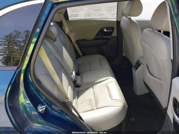 KNDCD3LD8N5530549 2022 KIA NIRO - Image 8