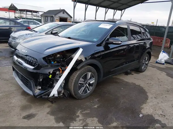 KNDCD3LD8N5547870 2022 KIA NIRO - Image 2