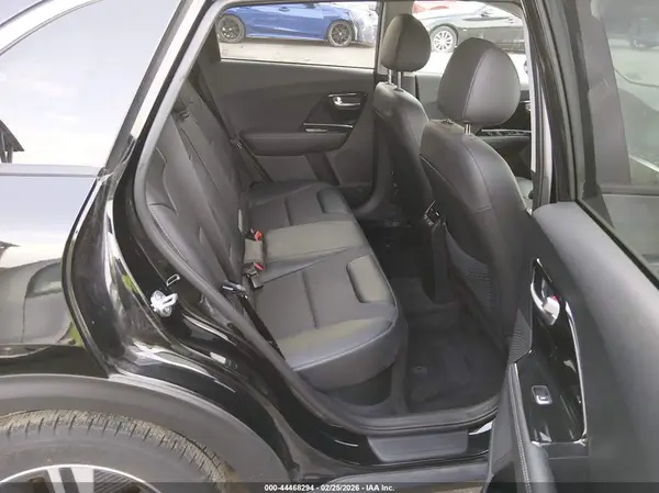 KNDCD3LD8N5547870 2022 KIA NIRO - Image 8