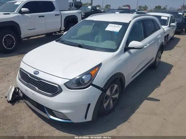 KNDCD3LDXK5217630 2019 KIA NIRO - Image 2