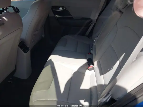 KNDCD3LDXL5404643 2020 KIA NIRO - Image 8