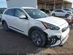 KNDCD3LDXN5527720 2022 KIA NIRO