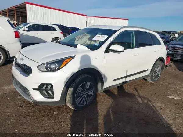 KNDCD3LDXN5527720 2022 KIA NIRO - Image 2