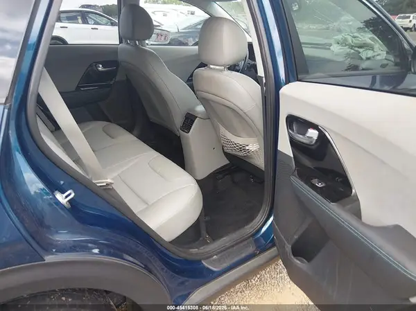 KNDCD3LDXN5532593 2022 KIA NIRO - Image 8