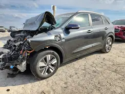 KNDCD3LDXN5547661 2022 KIA NIRO