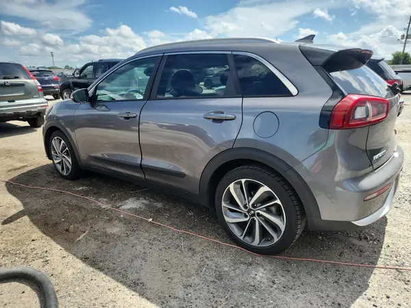 KNDCE3LC0H5049140 2017 KIA NIRO - Image 2
