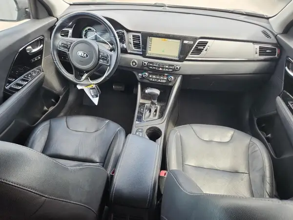 KNDCE3LC0H5049140 2017 KIA NIRO - Image 8