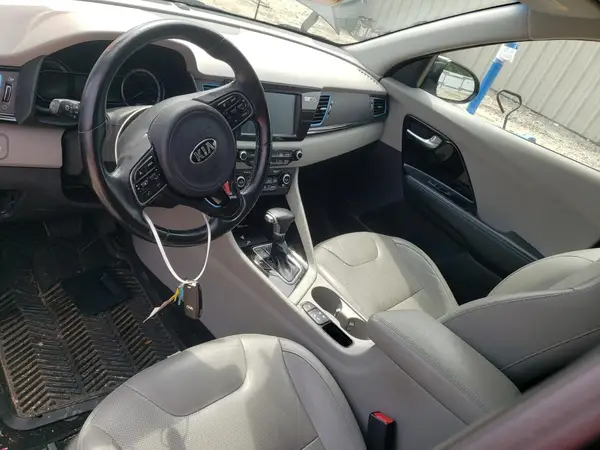 KNDCE3LC0H5063264 2017 KIA NIRO - Image 8