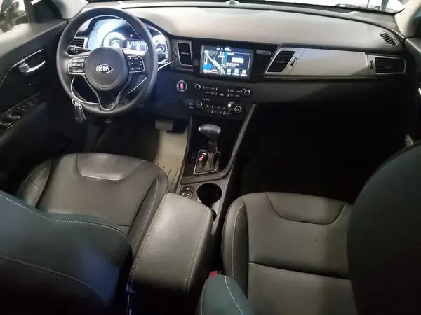 KNDCE3LC0H5063880 2017 KIA NIRO - Image 8