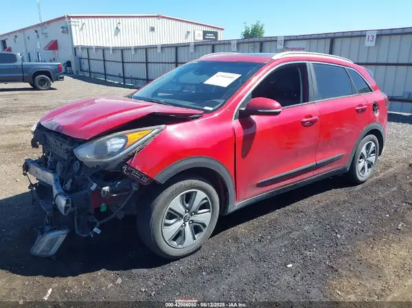 KNDCE3LC0J5127325 2018 KIA NIRO - Image 2