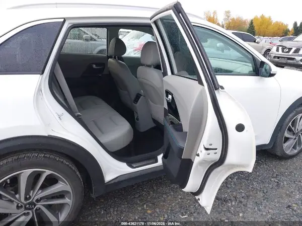 KNDCE3LC0J5175195 2018 KIA NIRO - Image 8