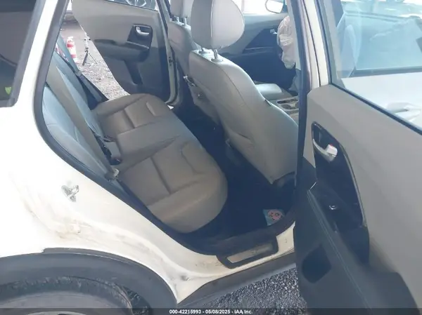 KNDCE3LC1H5038034 2017 KIA NIRO - Image 8