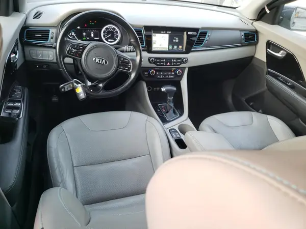KNDCE3LC1H5040222 2017 KIA NIRO - Image 8