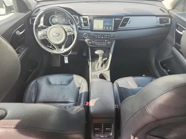 KNDCE3LC1H5045582 2017 KIA NIRO - Image 8