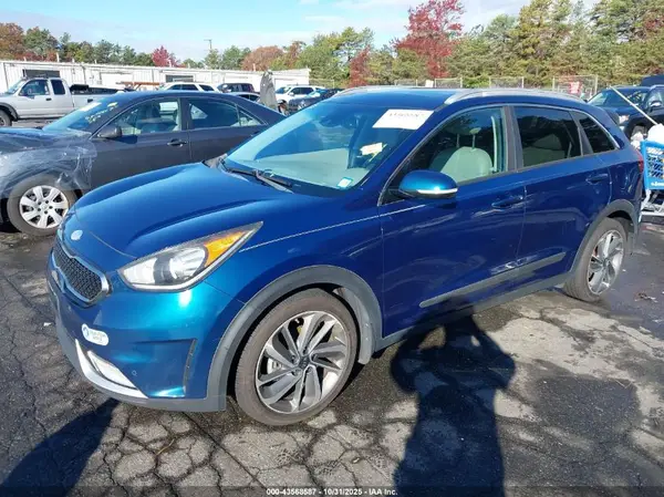 KNDCE3LC1J5120643 2018 KIA NIRO - Image 2