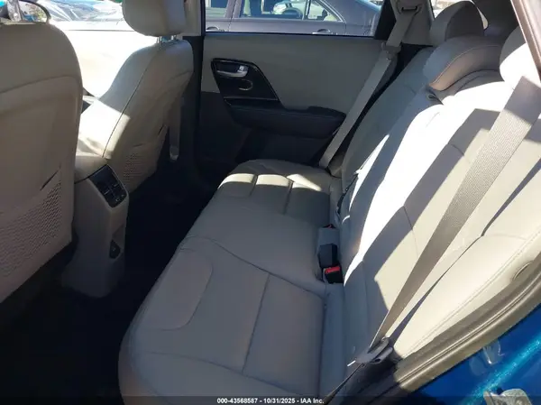 KNDCE3LC1J5120643 2018 KIA NIRO - Image 8