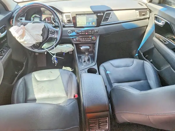 KNDCE3LC1J5124059 2018 KIA NIRO - Image 8