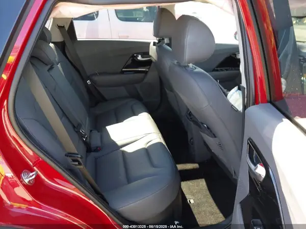 KNDCE3LC1J5127821 2018 KIA NIRO - Image 8