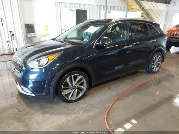KNDCE3LC1J5137166 2018 KIA NIRO - Image 2