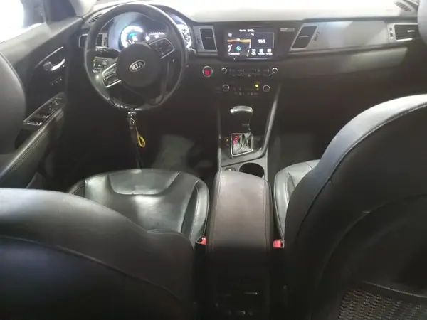 KNDCE3LC1J5153870 2018 KIA NIRO - Image 8