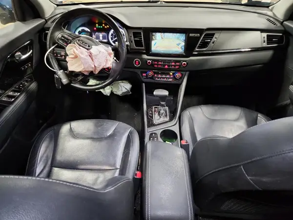 KNDCE3LC1J5171141 2018 KIA NIRO - Image 8