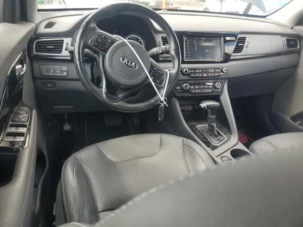 KNDCE3LC1J5176081 2018 KIA NIRO - Image 8