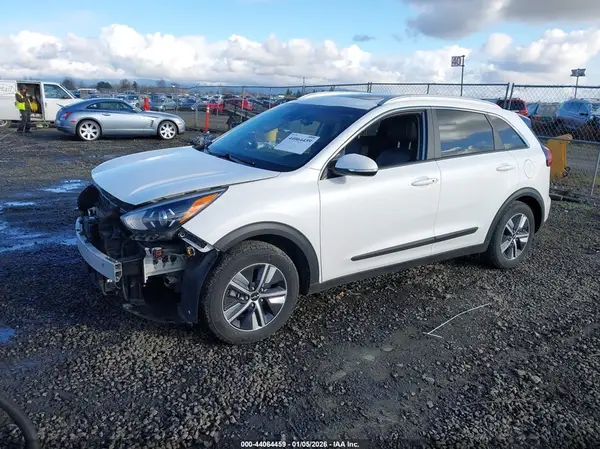 KNDCE3LC1N5529974 2022 KIA NIRO - Image 2
