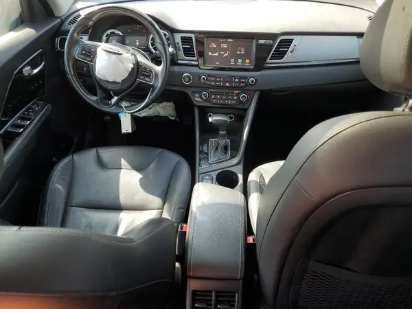 KNDCE3LC2H5042898 2017 KIA NIRO - Image 8