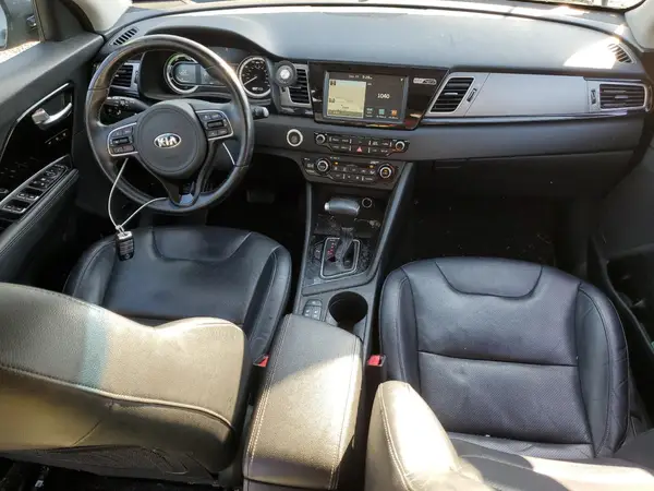 KNDCE3LC2H5062374 2017 KIA NIRO - Image 8