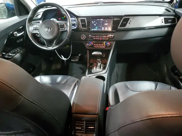 KNDCE3LC2H5067932 2017 KIA NIRO - Image 8