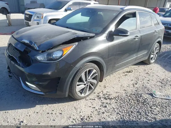 KNDCE3LC2H5071883 2017 KIA NIRO - Image 2
