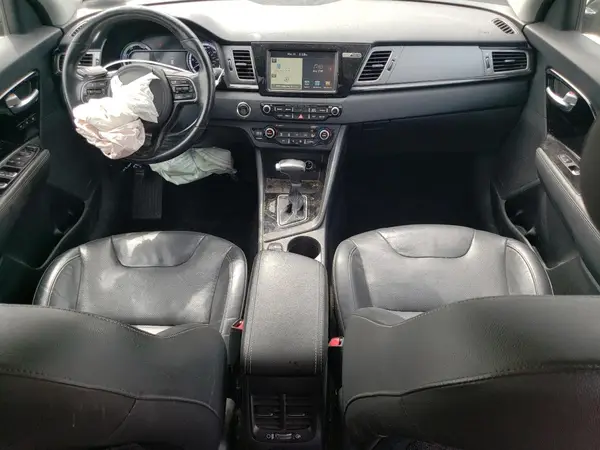 KNDCE3LC2H5081393 2017 KIA NIRO - Image 8