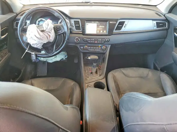 KNDCE3LC2H5085816 2017 KIA NIRO - Image 8