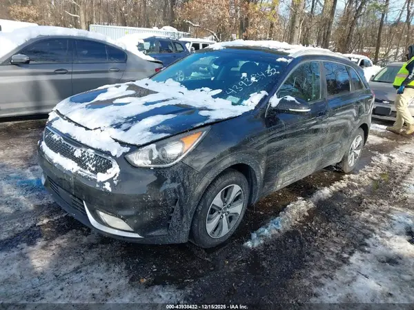 KNDCE3LC2J5162031 2018 KIA NIRO - Image 2