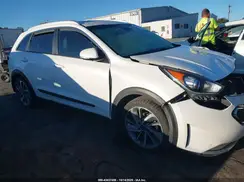 KNDCE3LC2J5175215 2018 KIA NIRO