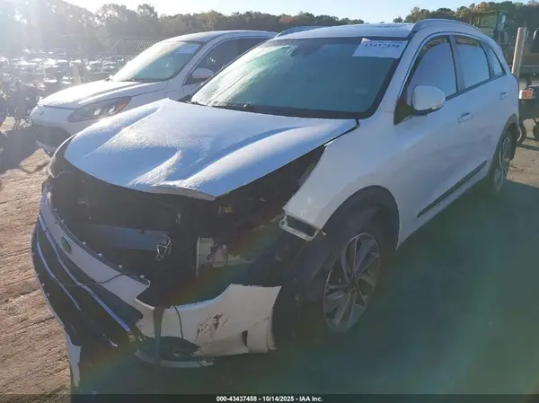 KNDCE3LC2J5175215 2018 KIA NIRO - Image 2