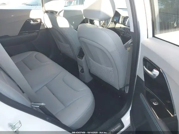 KNDCE3LC2J5175215 2018 KIA NIRO - Image 8