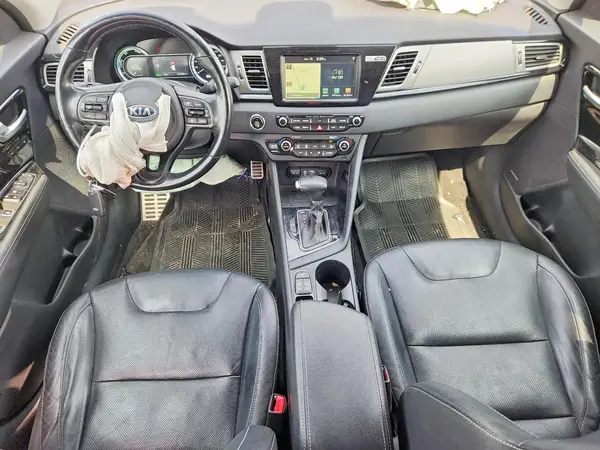 KNDCE3LC2J5178406 2018 KIA NIRO - Image 8
