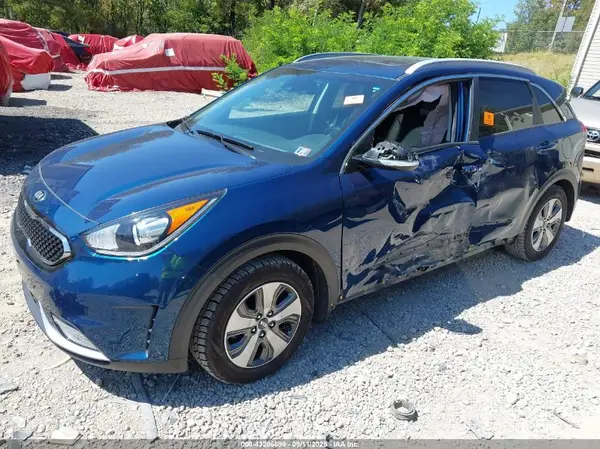 KNDCE3LC2K5262498 2019 KIA NIRO - Image 2