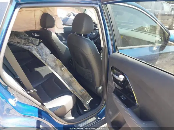 KNDCE3LC2K5262498 2019 KIA NIRO - Image 8